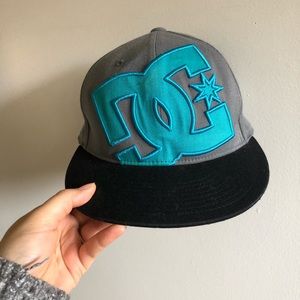 Gently used DC SnapBack hat 🧢 size 6 7/8- 7 1/4